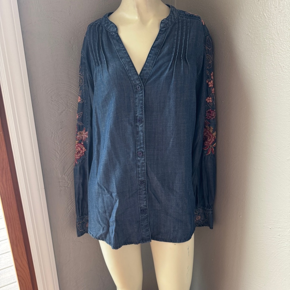 Chico's Touch of Cool™ Embroidered Blouse size 12 (2)